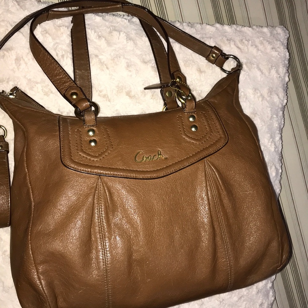 Coach Handbag - Picture 2 of 13